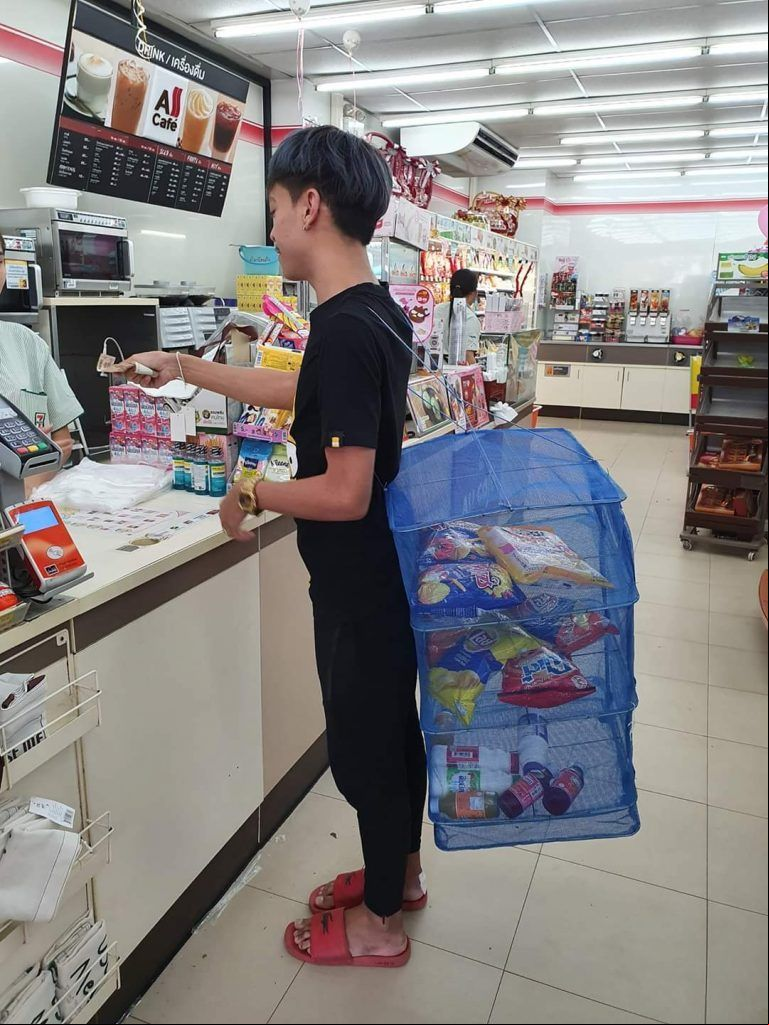 Tailandia prohibido el uso de plástico - Solo lo quedo su canasta de ropa para llevar la compradores